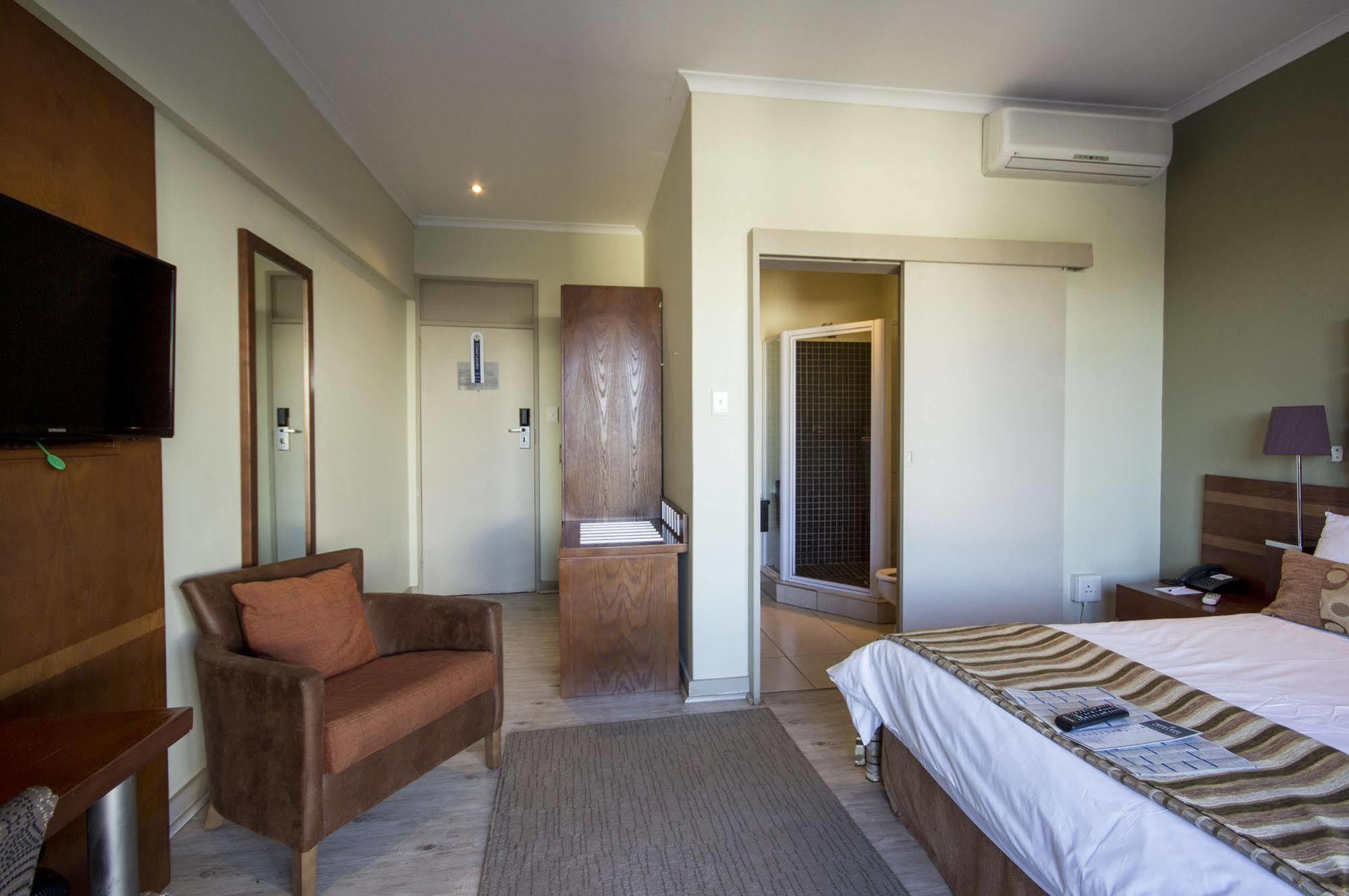 Protea Hotel By Marriott Upington Extérieur photo